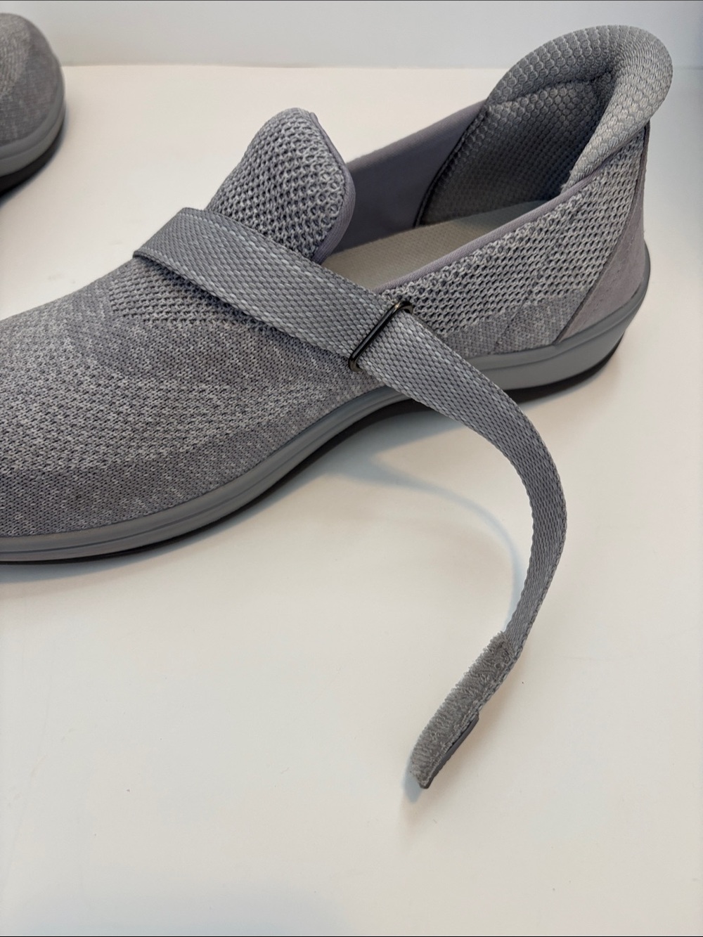 NWOT! Women's Athletic Walking Shoes in Light Gray - Picture 8 of 10